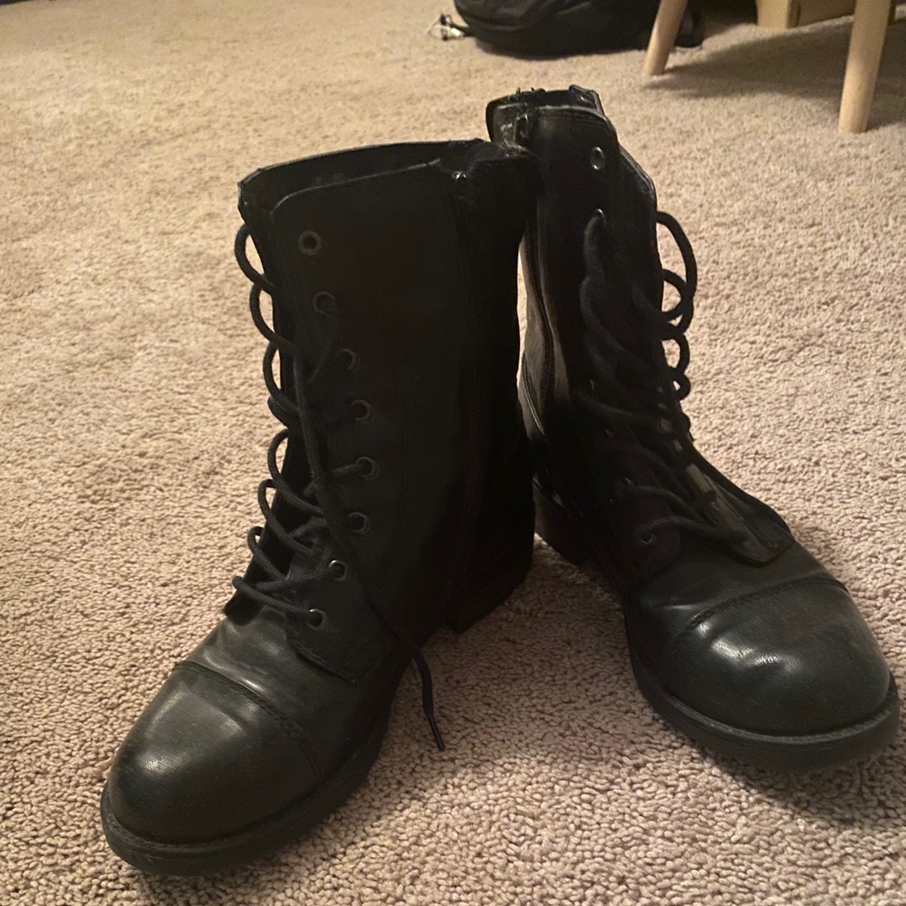 Combat boots